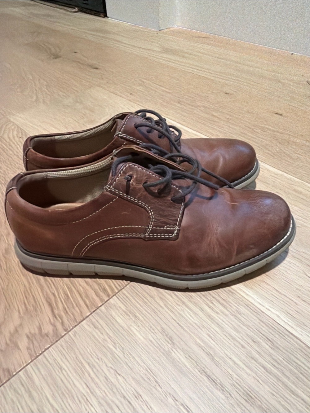 Size 2-Boys Johnston & Murphy dress shoes -Brown Leather Lace-Up